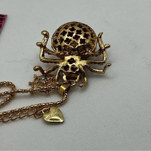 NECKLACE! HALLOWEEN! Betsey Johnson Pink Rhinestone Spider with Web BNWT - Picture 6 of 6